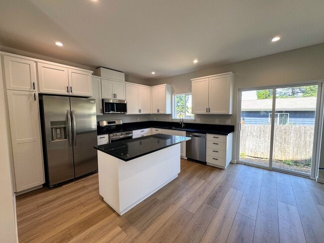 Building Photo - Newly Built 3 Bed, 2.5 Bath Cottage Homes with Washer & Dryer