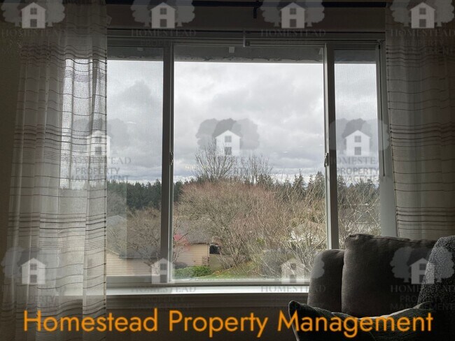 Building Photo - South Salem home with a view!