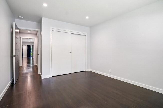 Building Photo - Renovated Linfield Oaks Retreat with Private Garden and Guest Studio