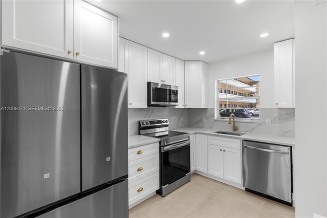 Building Photo - 1400 NE 57th Ct