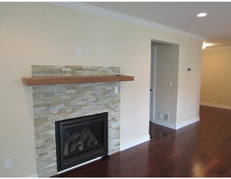 Building Photo - 1 Riverside Dr