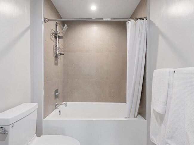 Building Photo - 11 NE 6th St