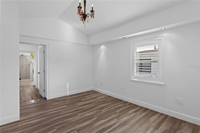 Building Photo - 2610 S Dundee St