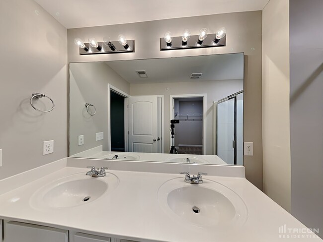 Building Photo - 339 Victory Cir