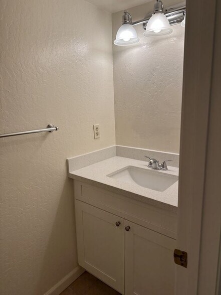 Building Photo - 101 Redding Rd