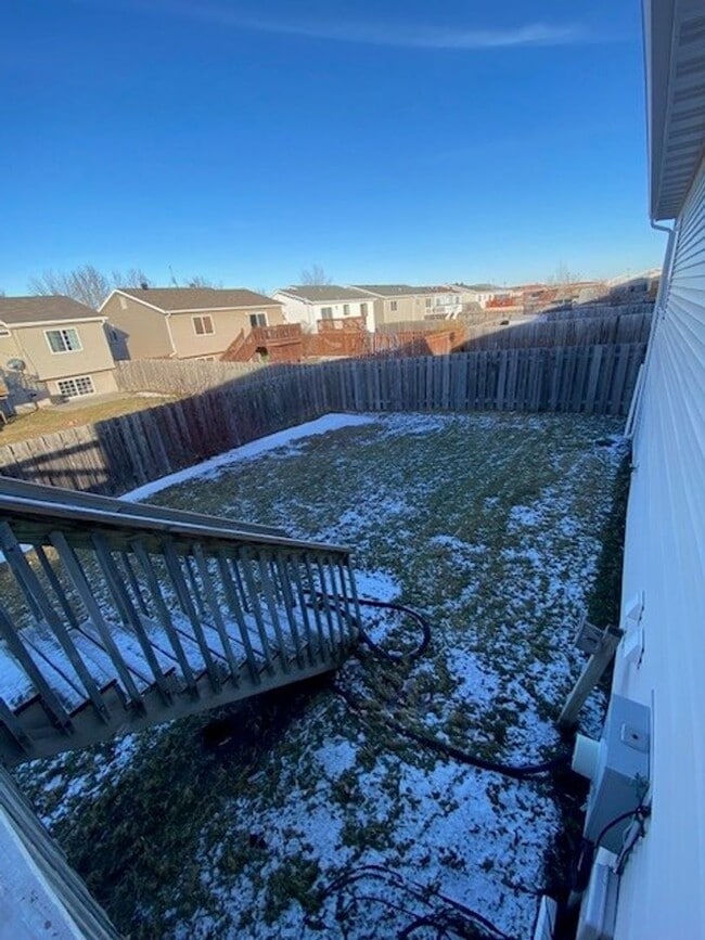 Building Photo - Comfortable 4 Bedroom with Garage & Fenced Yard for Rent!