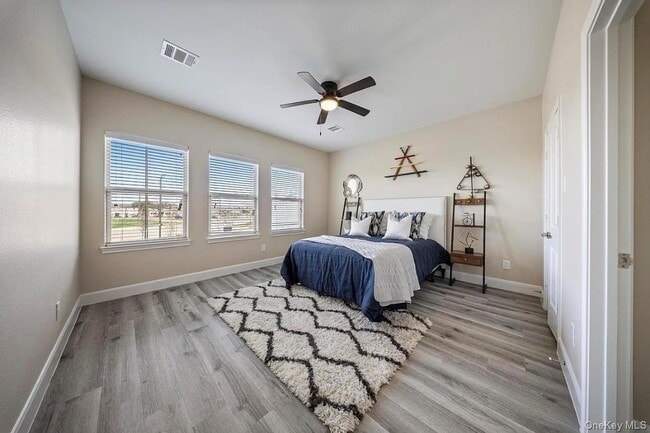 Building Photo - 1113 5th Ave