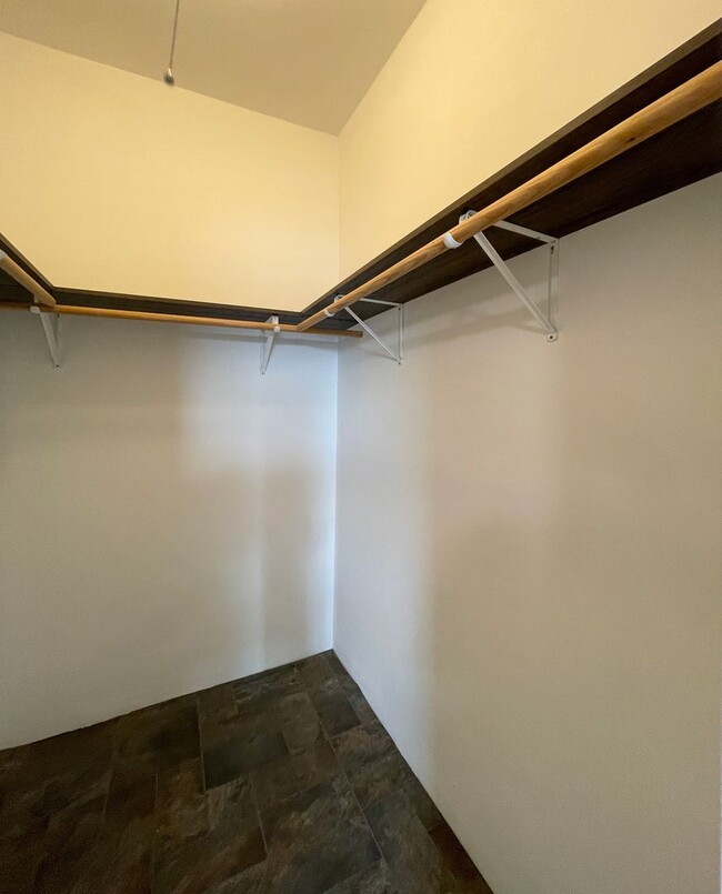 Building Photo - Updated 3-Bed 1-Bath Home