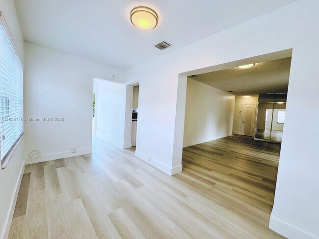 Building Photo - 115 W 37th St