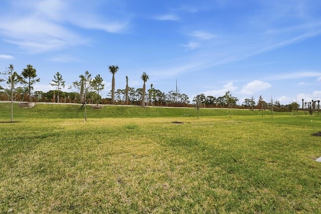 Building Photo - 10461 NW Suncrest Lp