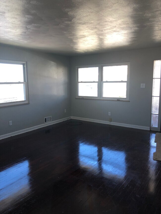 Building Photo - 416 S 17th St