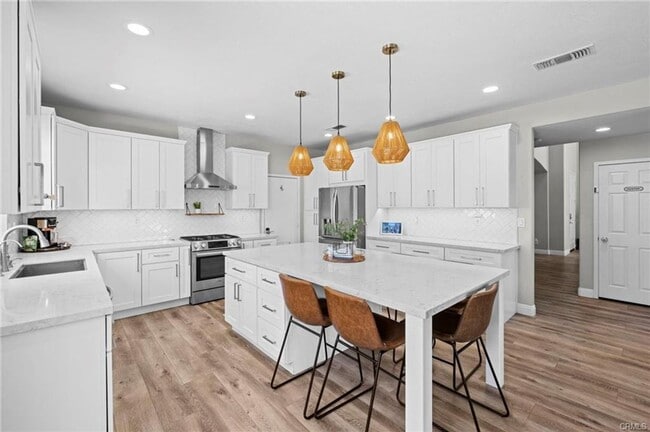 Building Photo - Gorgeous Murrieta 4 Bedroom/3 Bath Home wi...