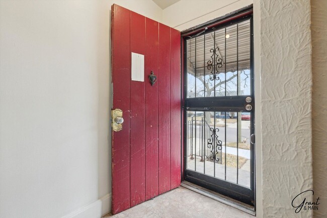 Building Photo - 3 bedroom $1450