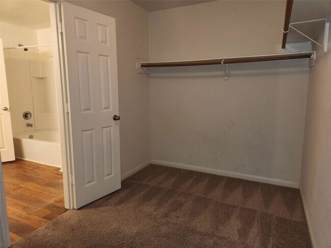 Building Photo - 303 Pine Mist Ln