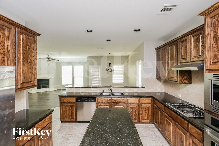 Building Photo - 1001 White Porch Ave