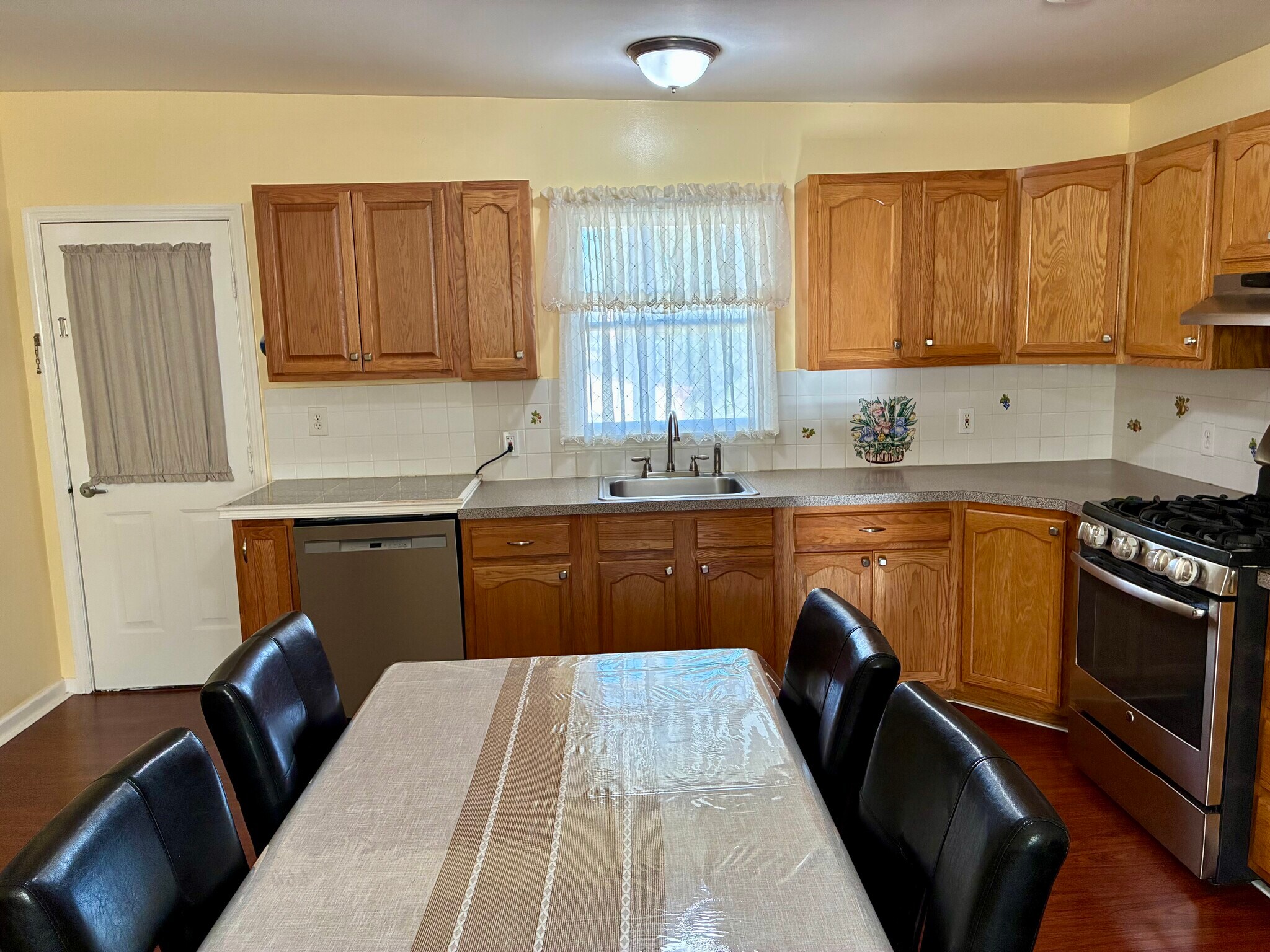 Building Photo - 42 Primrose St