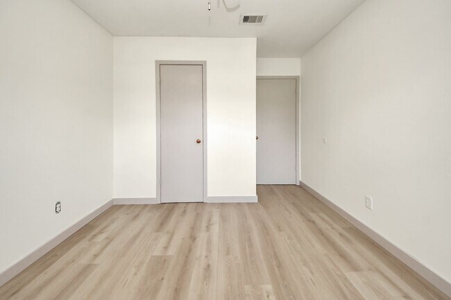 Building Photo - 2404 Grape Ln