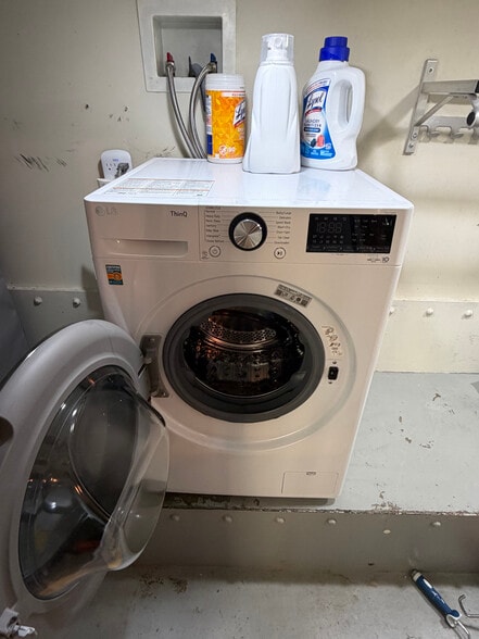 washer / dryer all in one combo unit - 300 Tijeras Ave NE