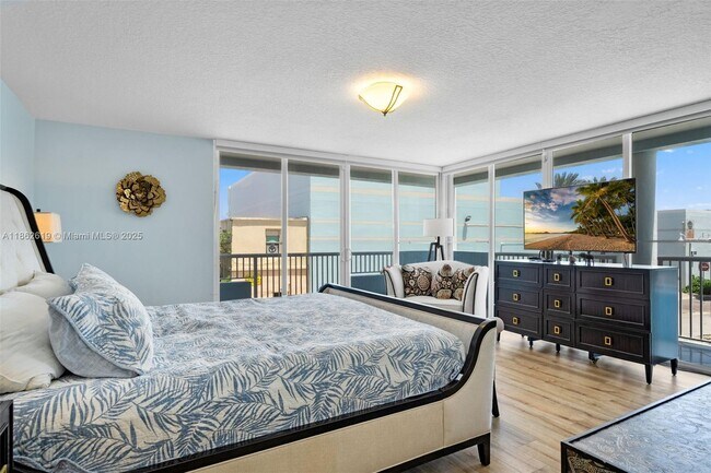 Building Photo - 311 N Surf Rd