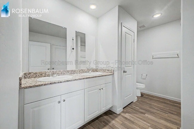 Building Photo - 3520 N La Paz Dr