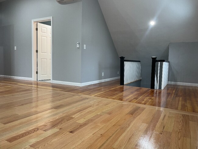 Building Photo - 157 4th St