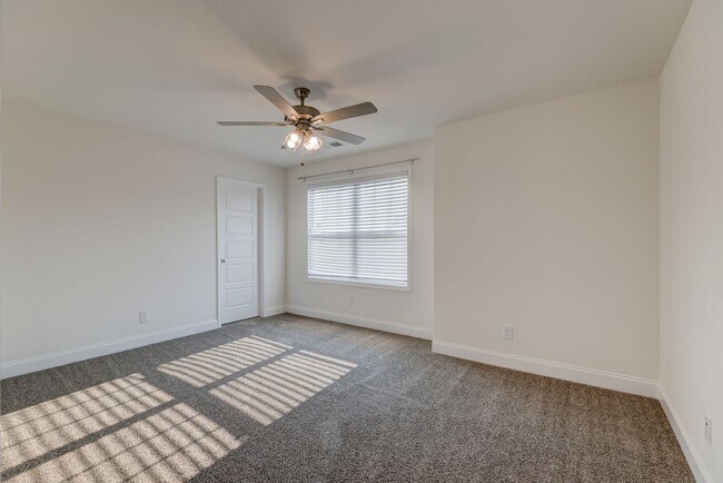 Building Photo - 1385 Harmon Ln