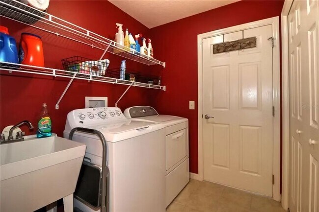 Building Photo - M2393 Carriage Hill Way (VC-10/%)