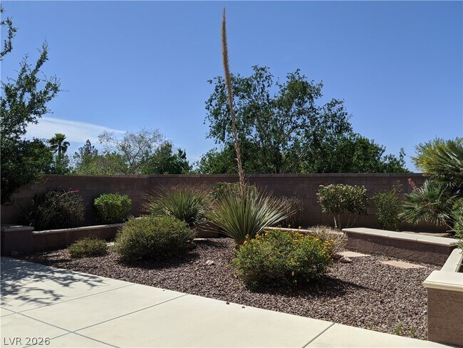Building Photo - 7437 Ravines Ave