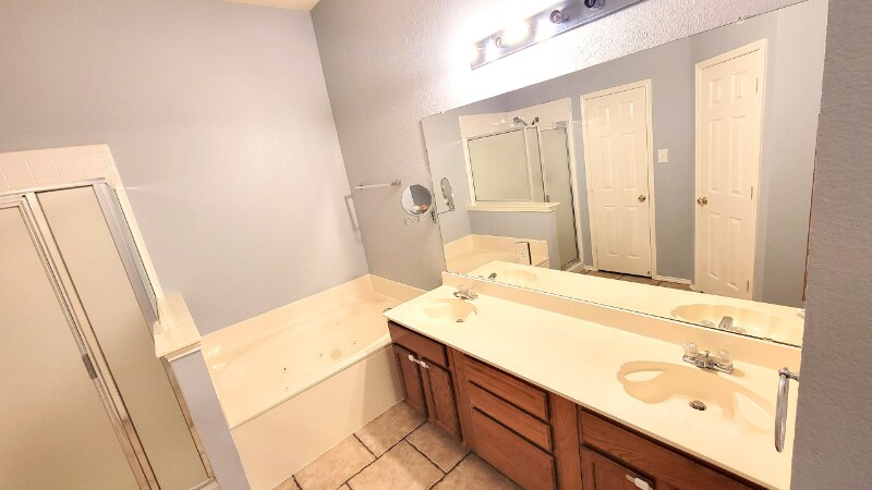 Building Photo - 2820 Golden Meadow Ave