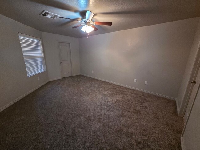 Building Photo - Spacious 4 Bedroom Home!