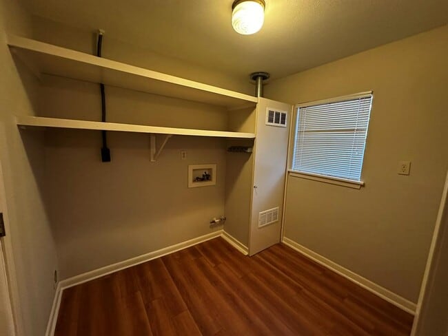 Building Photo - 2104 Wordsworth Dr