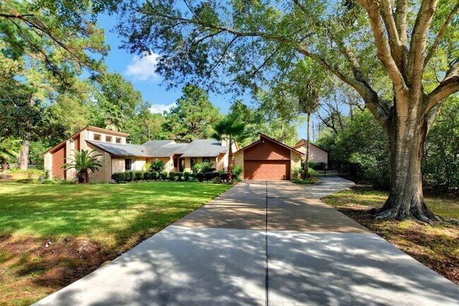 Building Photo - 12722 Cypress Pass Loop E