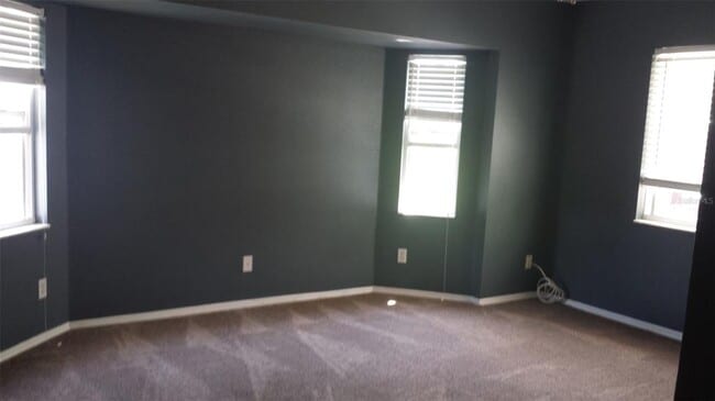 Building Photo - 404 Hazel Cir