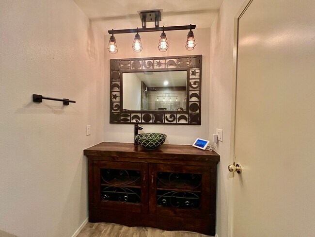 Building Photo - AVAILABLE NOW! 3 Bedroom 2 Bathroom POOL H...