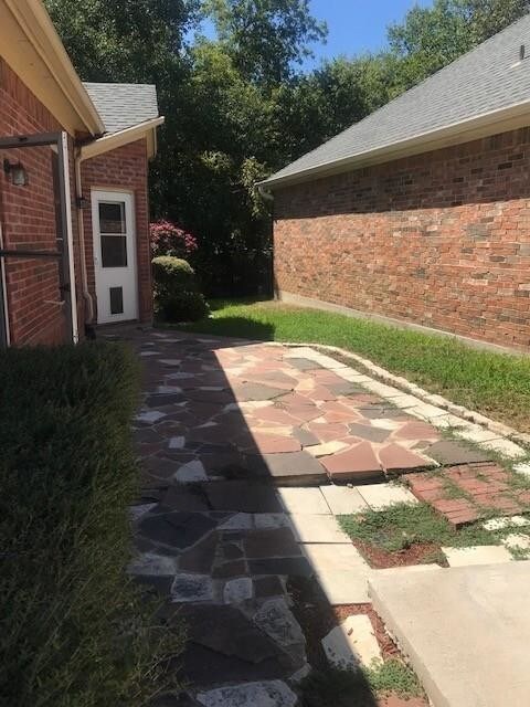Building Photo - 2329 Aberdeen Dr