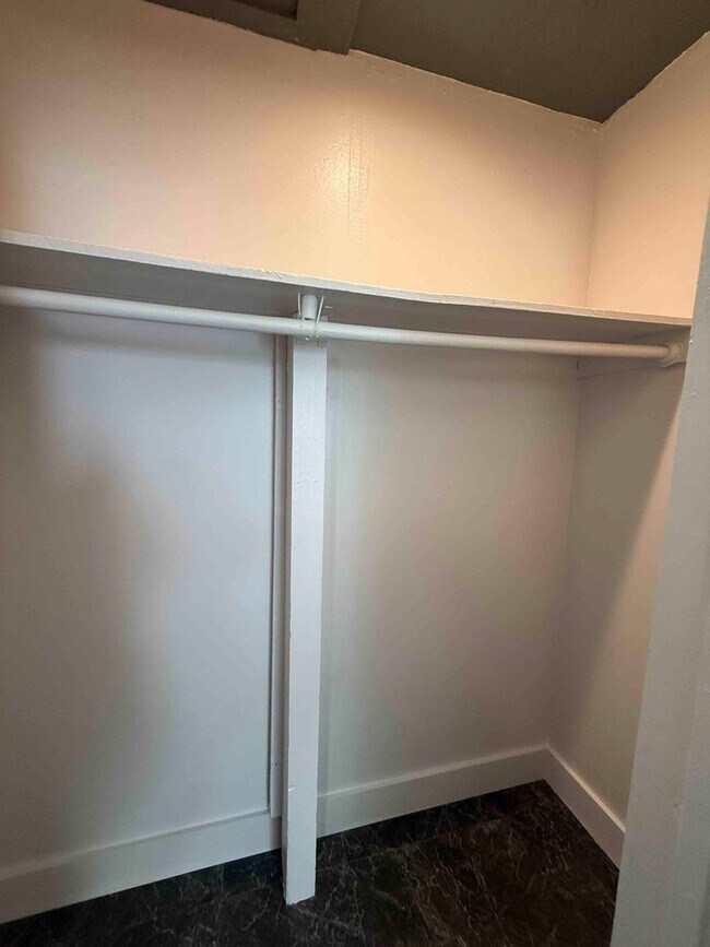 Building Photo - Charming Land Park 2 Bedroom