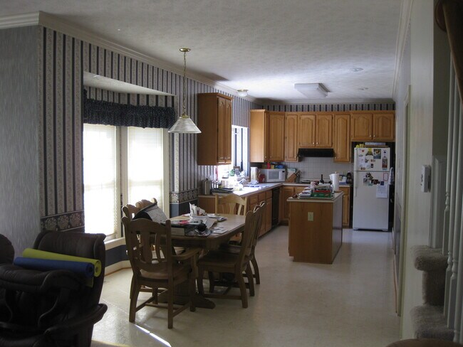 Building Photo - 104 Runaway Ln
