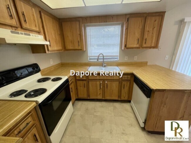 Building Photo - 3 Bed, 2 Bath, NEW Tile Floors, Fenced Yard-Close to Maitland Center