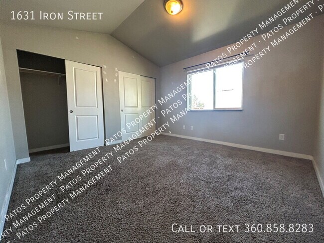 Building Photo - 1631 Iron St