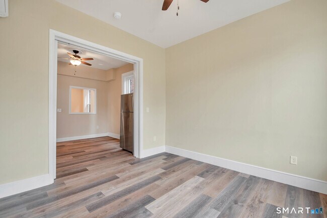 Building Photo - 120 E Main St