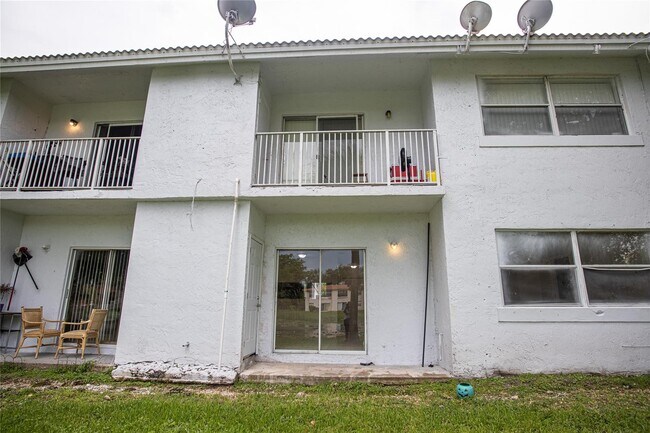 Building Photo - 4295 NW 114th Ter