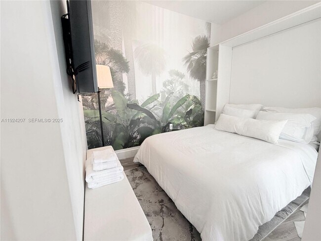 Building Photo - 121 NE 34th St