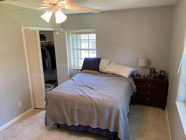 Building Photo - 1420 NE 16th Terrace