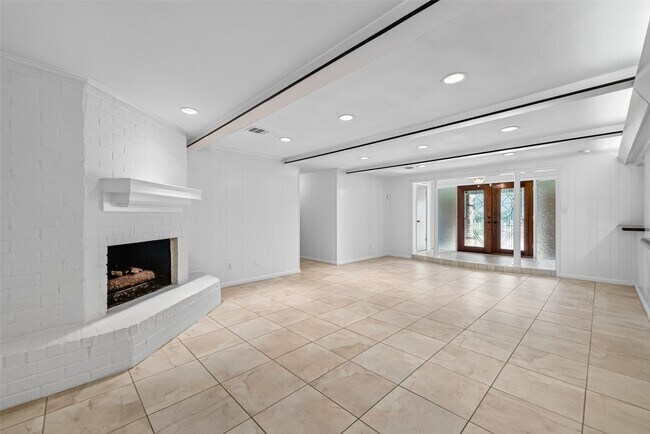 Building Photo - 6222 Creekbend Dr