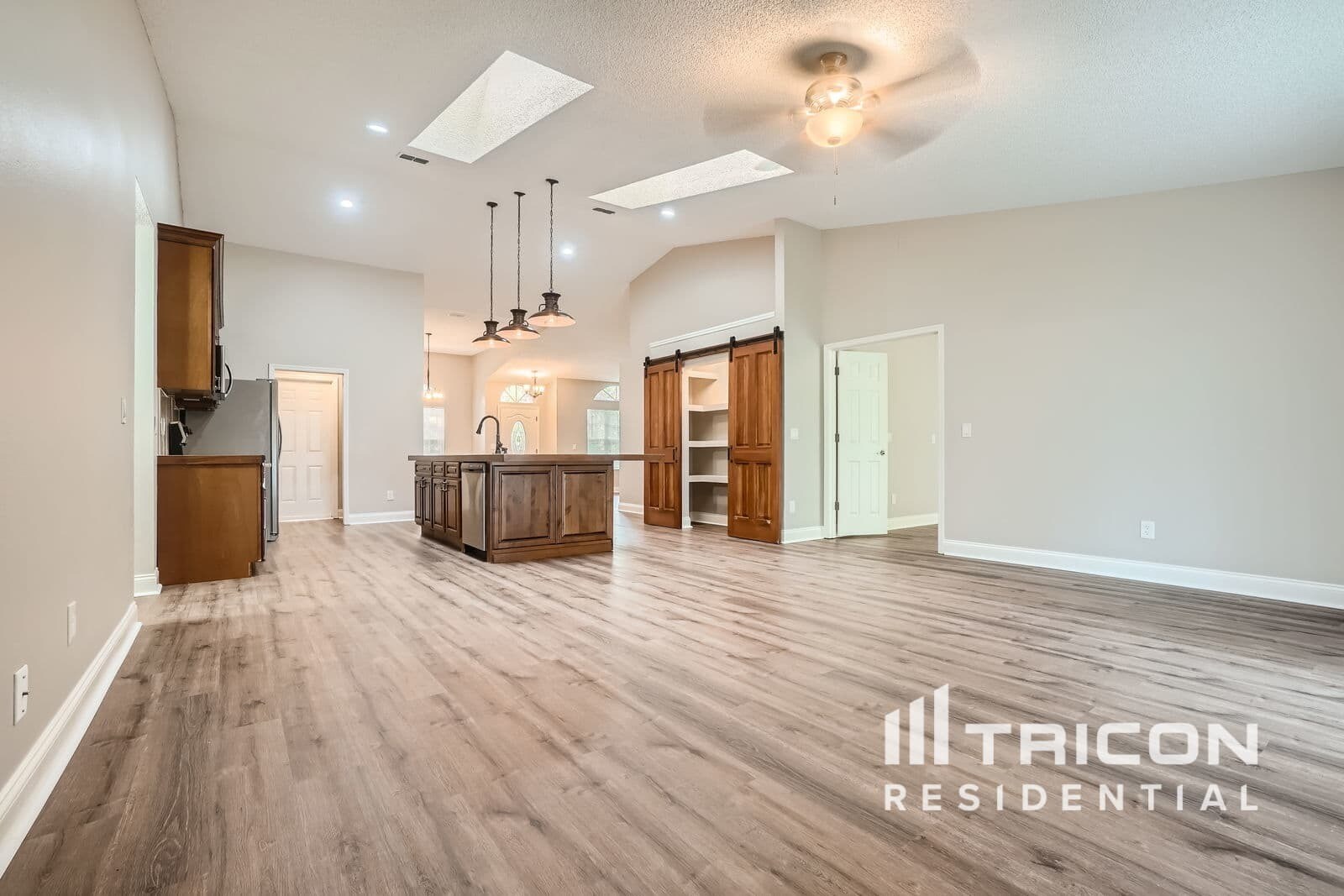Building Photo - 7049 Sawmill Cir