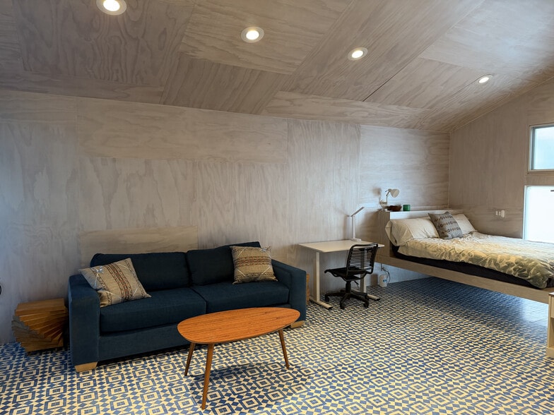 Building Photo - 744 Navy St