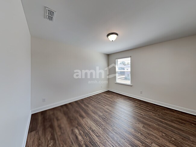 Building Photo - 3213 Pinemount Rd