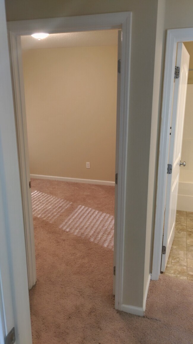 Building Photo - 16210 Stone Ridge Pkwy