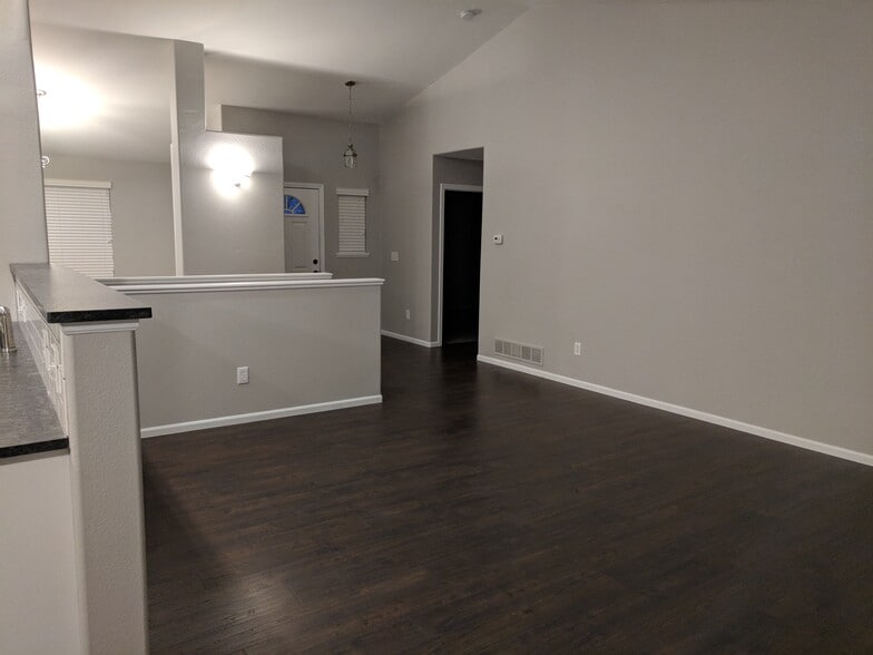 Living Room - 1913 Crestview Dr