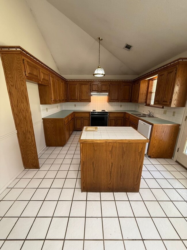 Building Photo - 2302 Brookhaven Dr